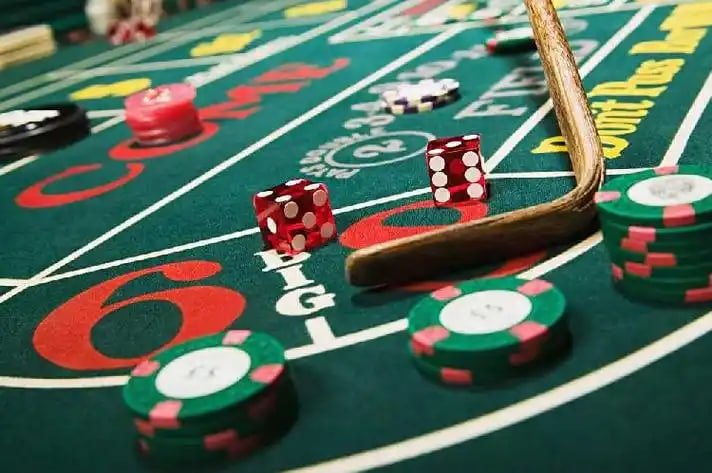 Sistem tier Money Train dengan lima level progresif di platform dewi 111